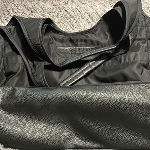 Thirty One Black City Park Bag